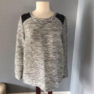 Women’s woven top